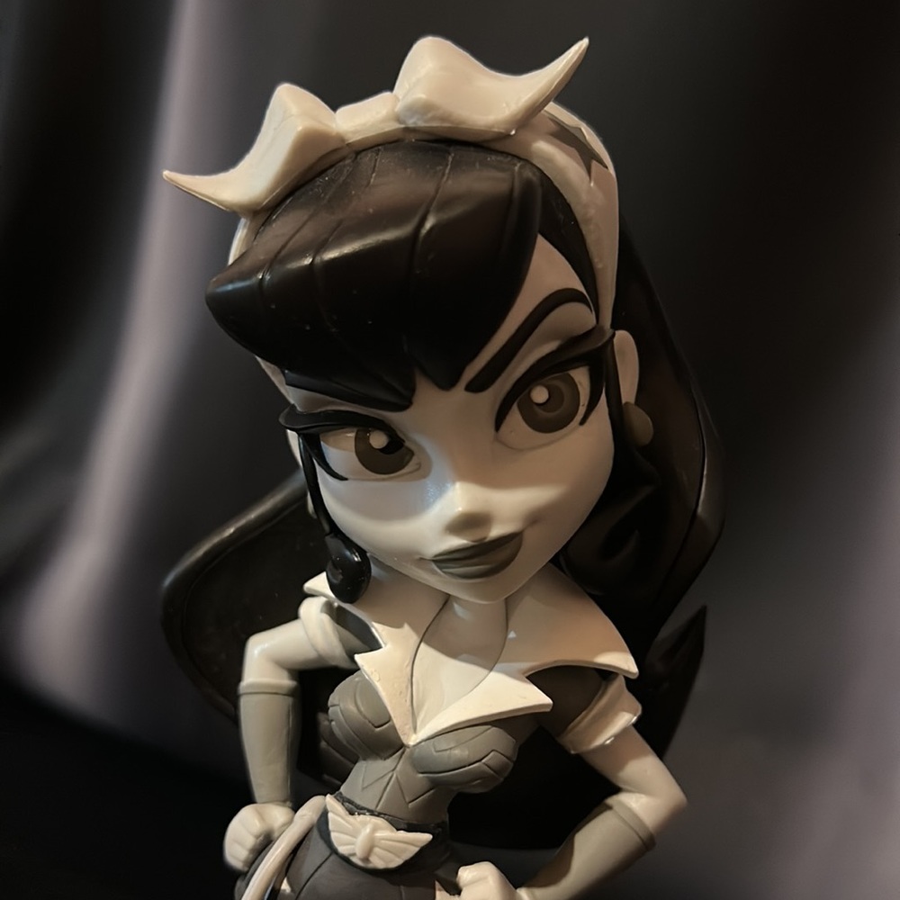 DC Comics Bombshells Black and White sketch Wonder Woman Vinyl figure